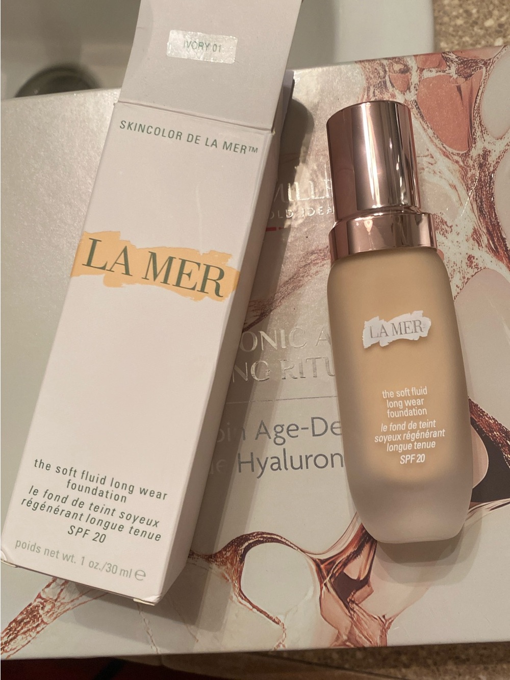 La Mer Soft Fluid Long Wear Foundation — Ivory Tone